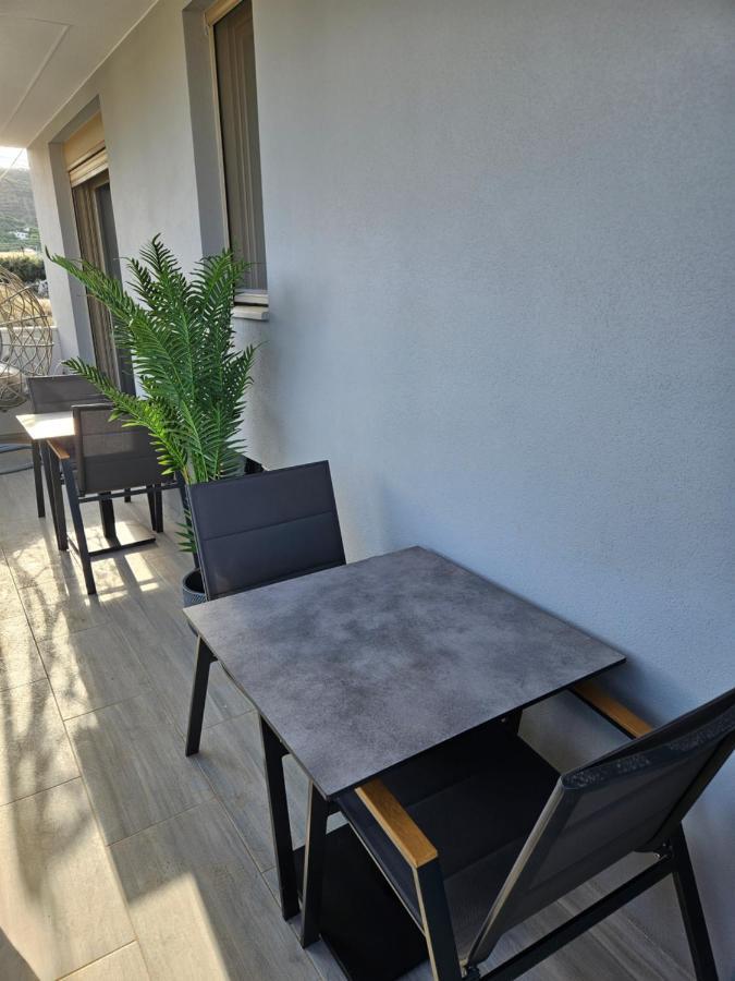 Calm & Dreamy Luxury Apts Pirgos  Ngoại thất bức ảnh