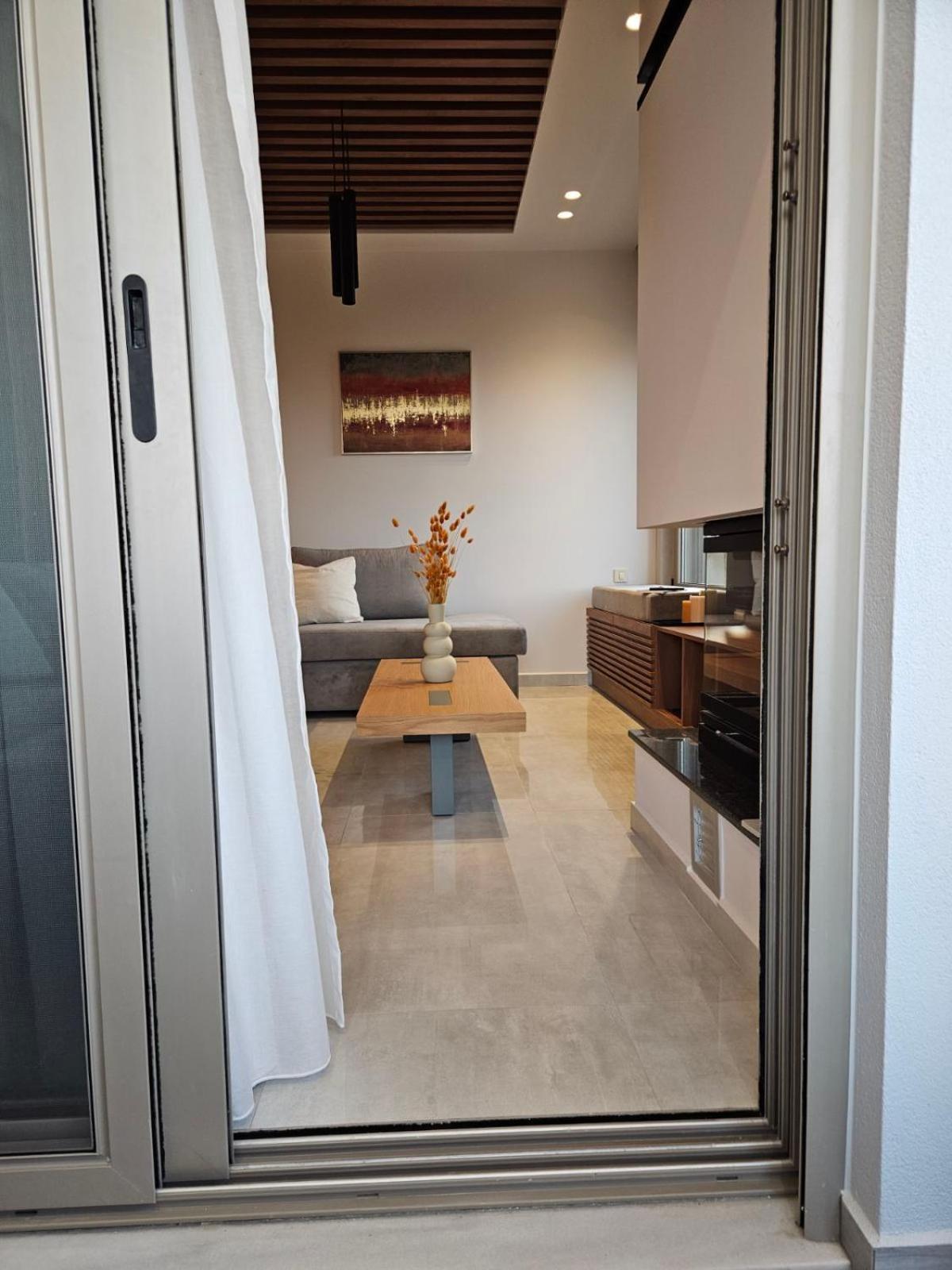 Calm & Dreamy Luxury Apts Pirgos  Ngoại thất bức ảnh